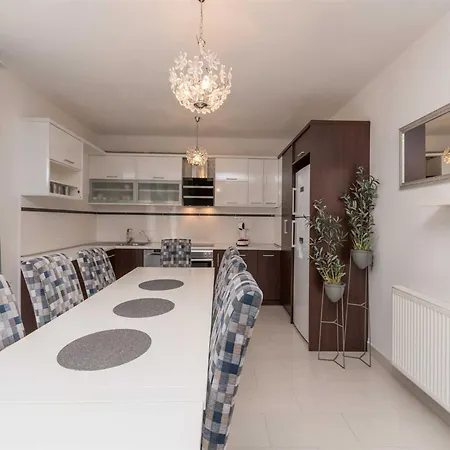 Villa Magnificent Mande With Pool, Vrana Lake *