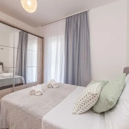 Magnificent Mande With Pool, Vrana Lake Villa *