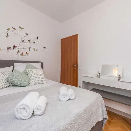 Magnificent Mande With Pool, Vrana Lake Villa
