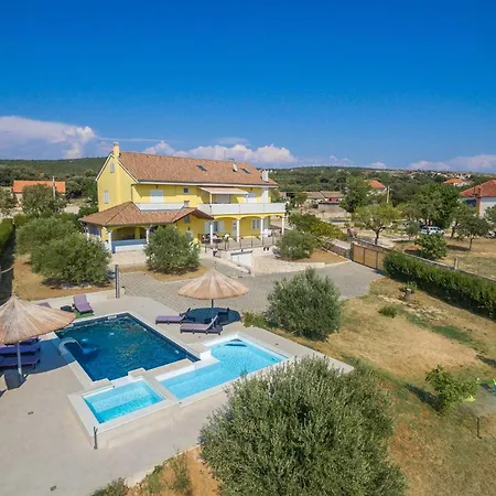 Magnificent Mande With Pool, Vrana Lake Villa