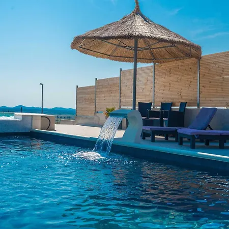Magnificent Mande With Pool, Vrana Lake