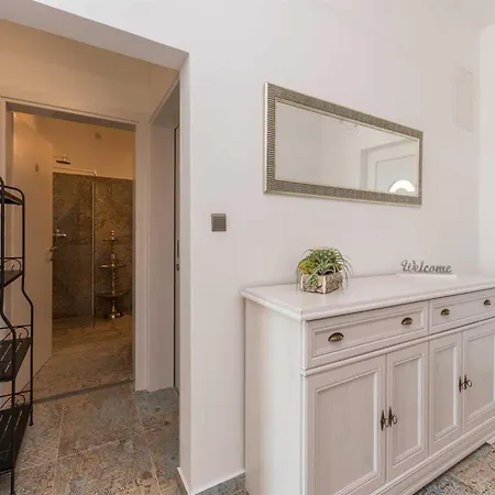 Magnificent Mande With Pool, Vrana Lake Villa Pakoštane