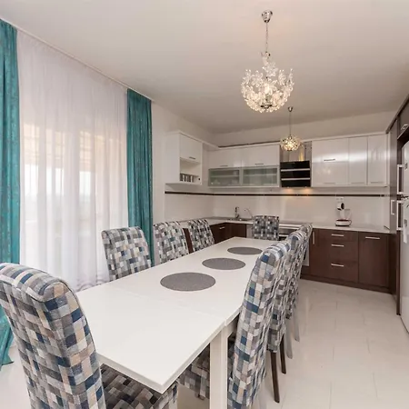 Magnificent Mande With Pool, Vrana Lake Villa