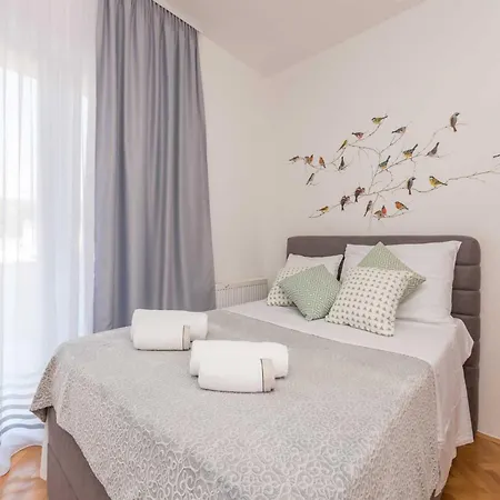 Villa Magnificent Mande With Pool, Vrana Lake