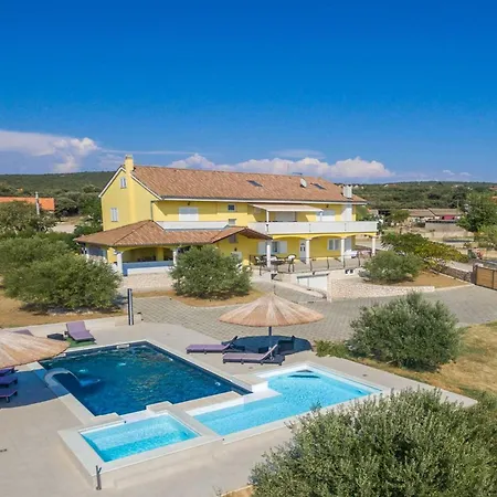 Magnificent Mande With Pool, Vrana Lake Villa