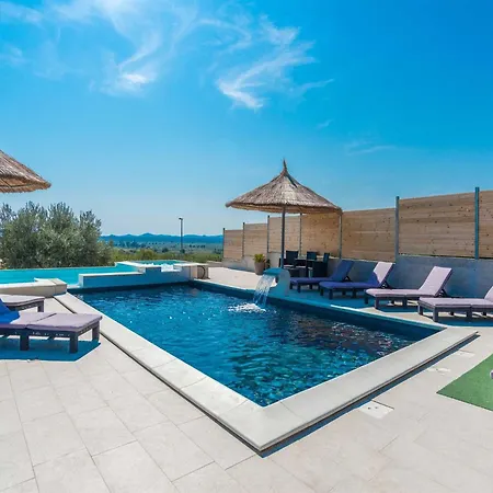 Magnificent Mande With Pool, Vrana Lake *